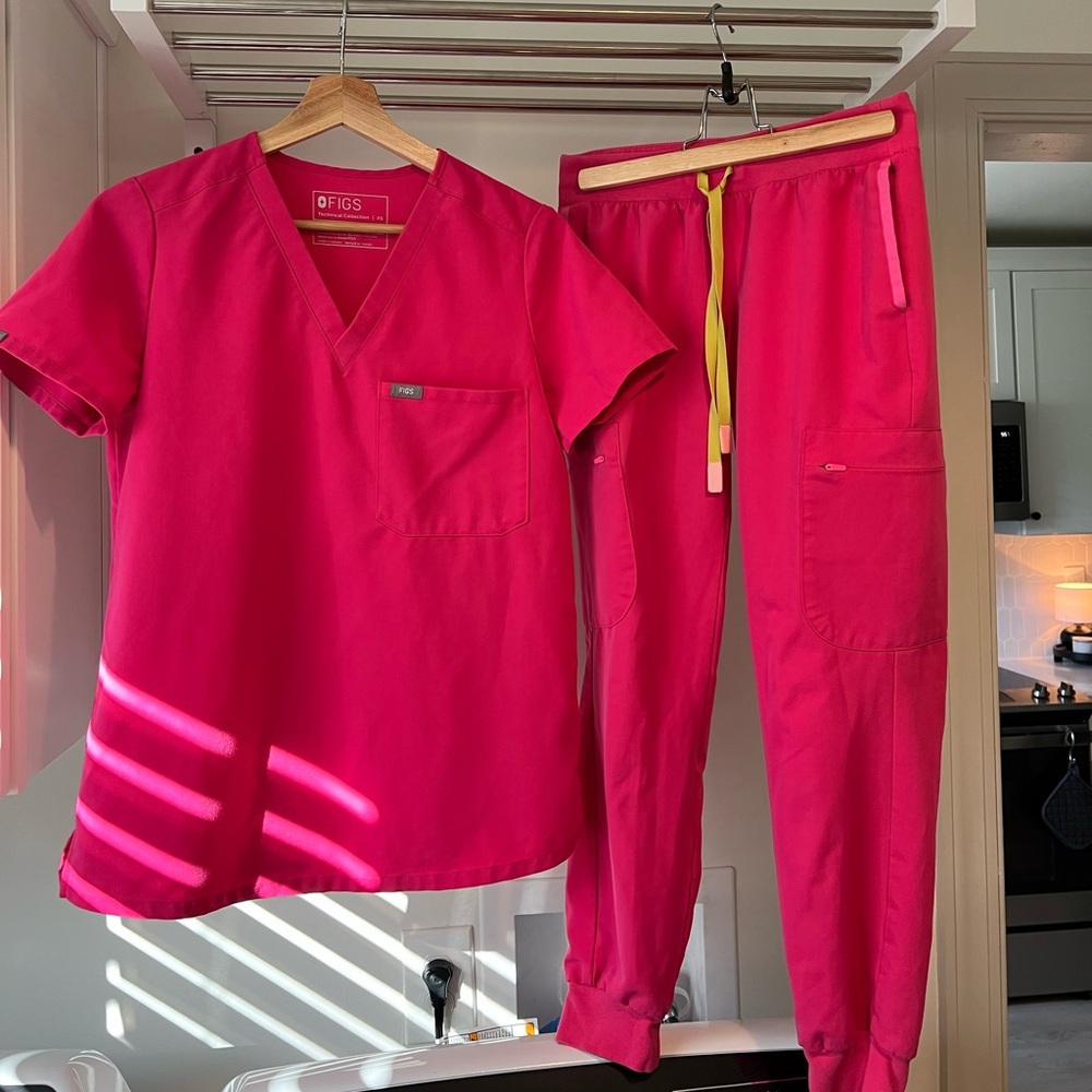 Figs Hot Pink Scrub Set